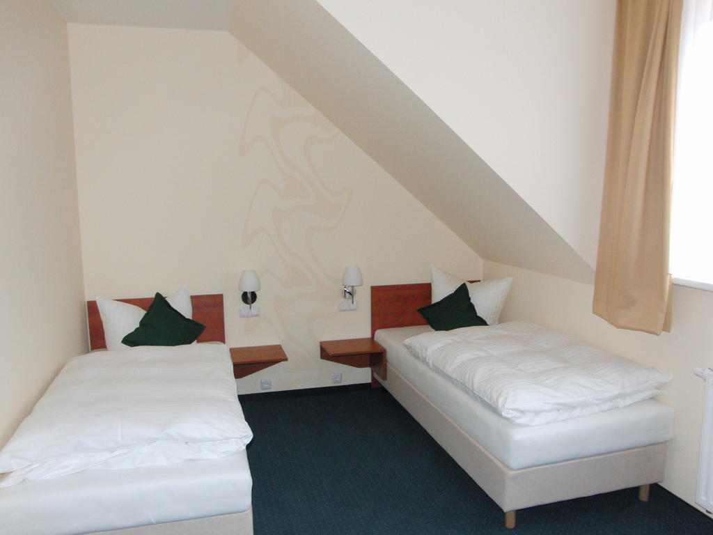 Hotel Garni Am Kirchplatz Ilmenau Room photo